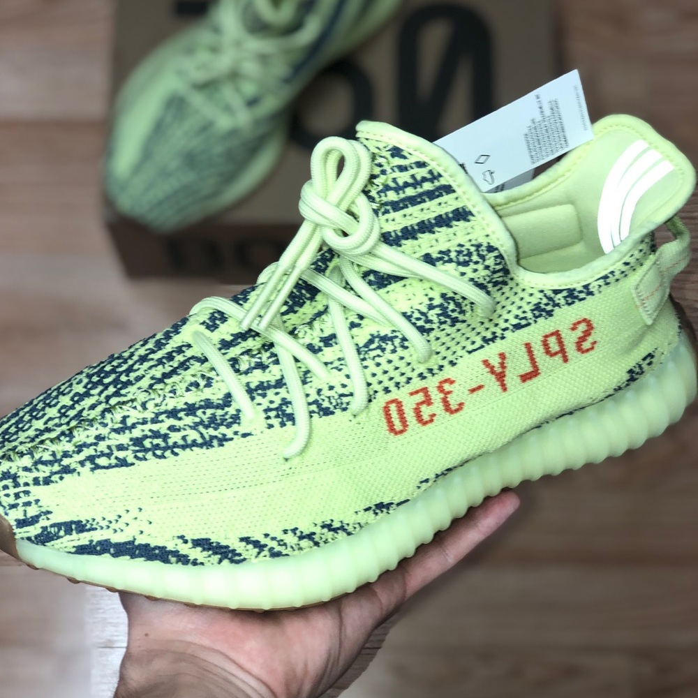 Yeezy 350 V2 semi Frozen Yellow